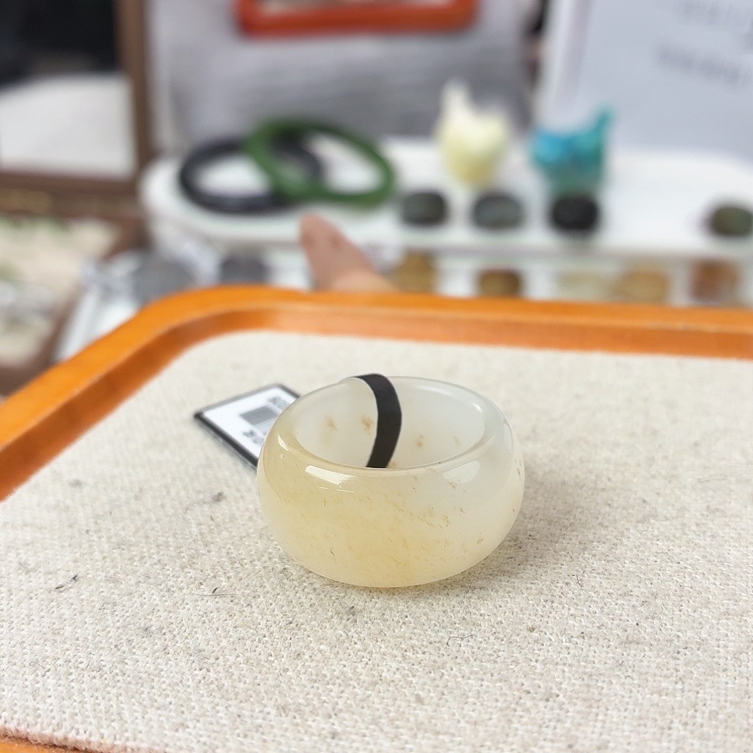 和田玉未镶嵌戒指c34白底桂花轮胎18.1不退换