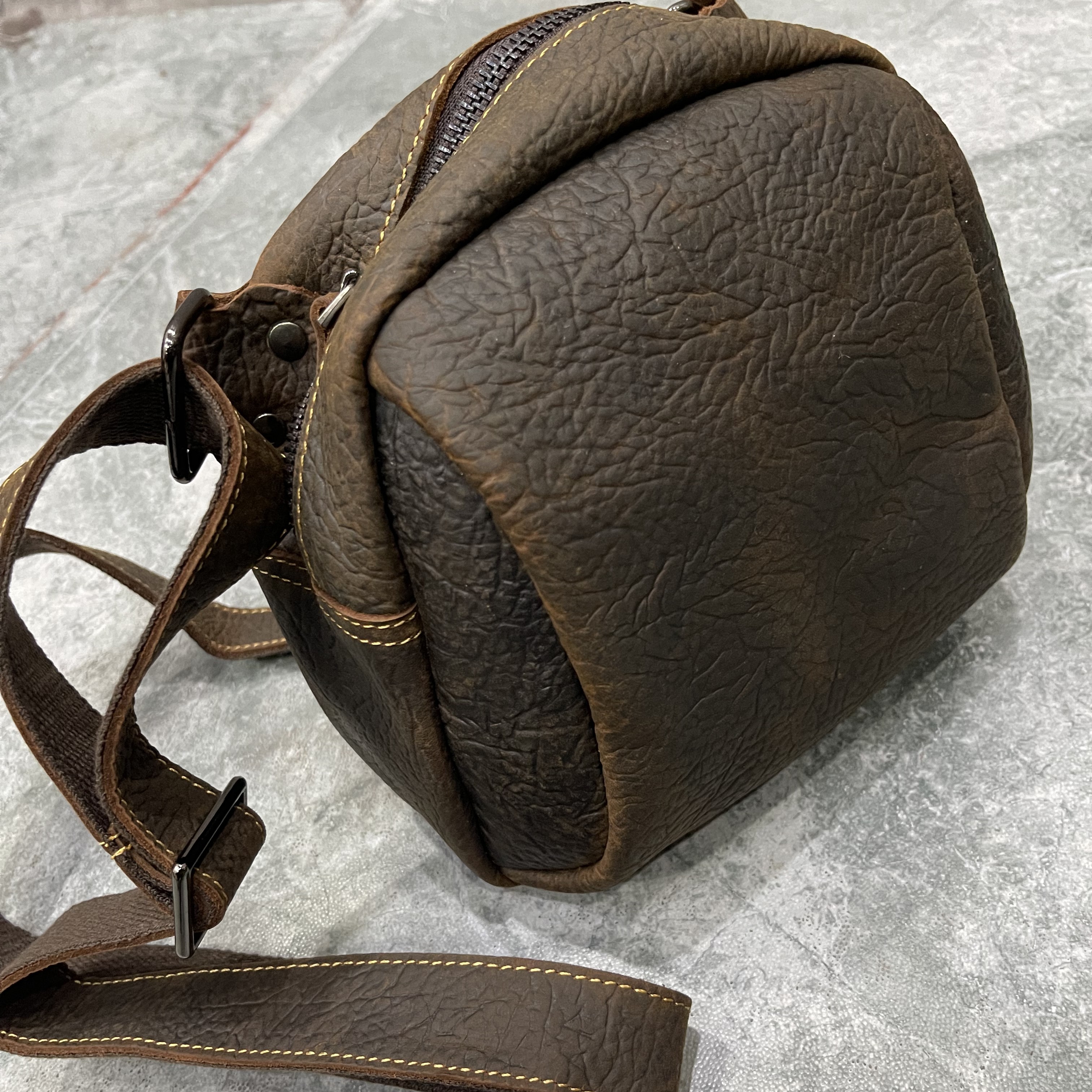 复古原创新款牛皮单肩疯马皮包女手工斜挎包，尺寸20*21