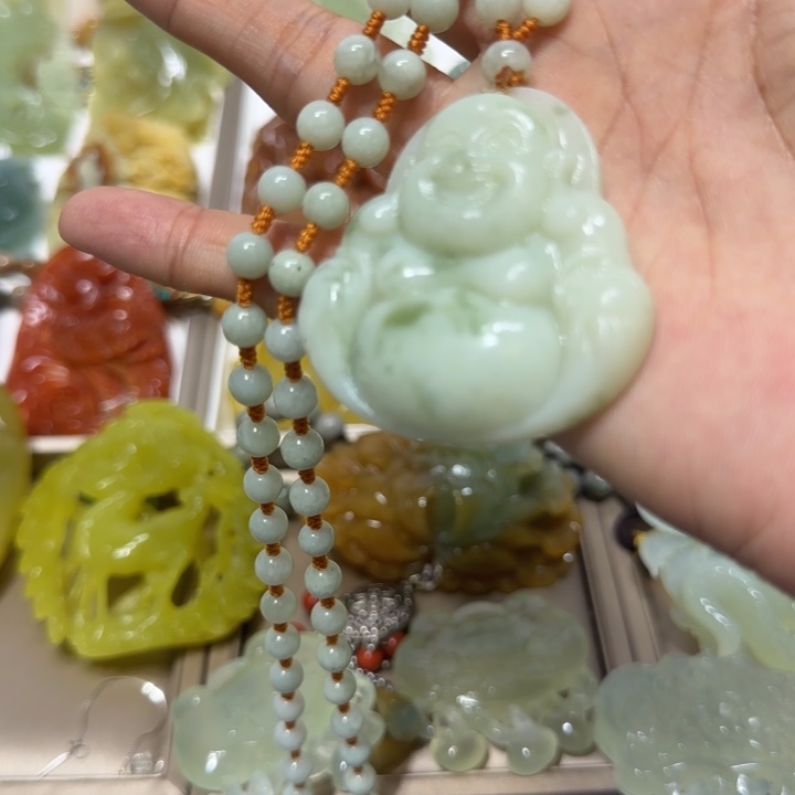 蛇纹石玉吊坠未镶嵌