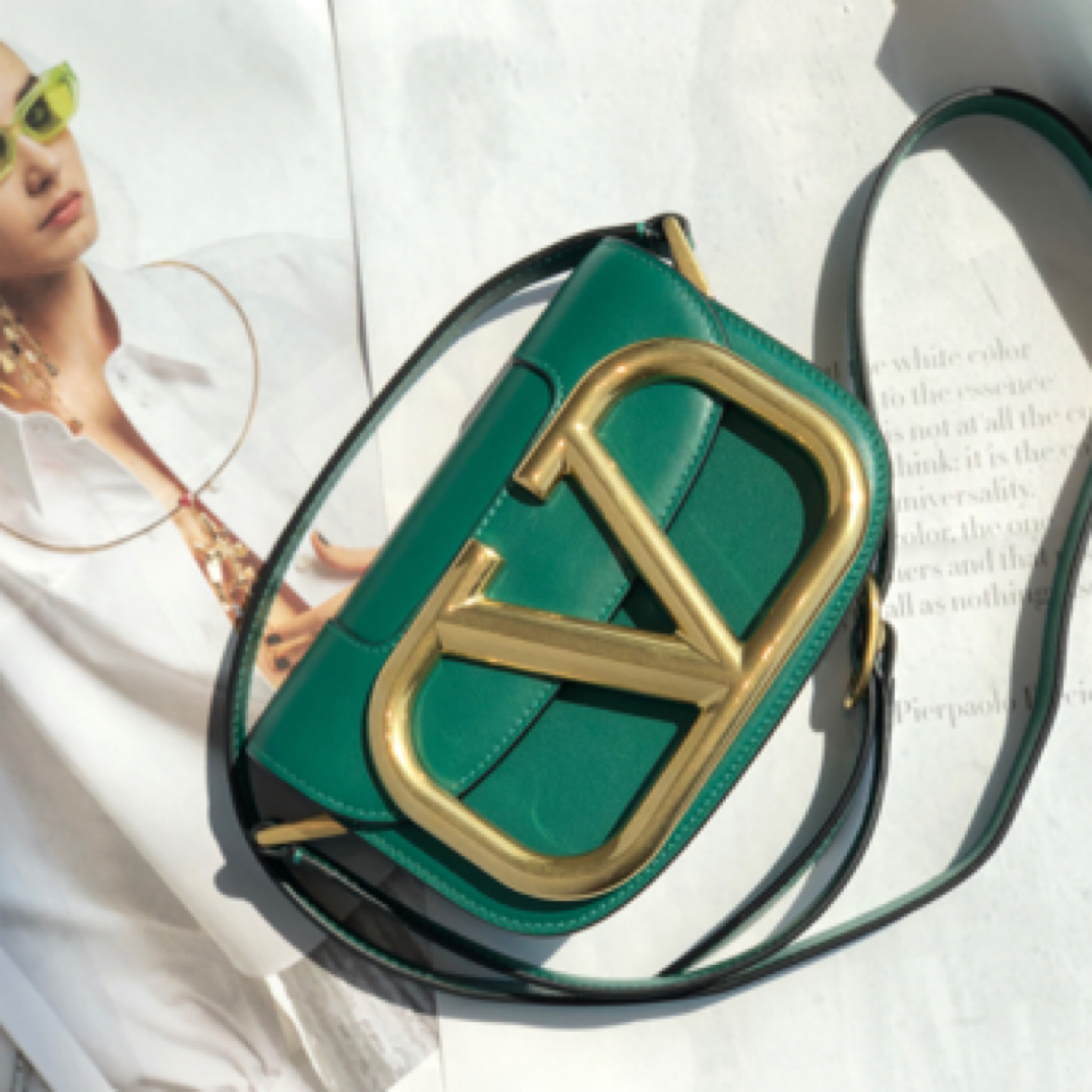 95新 Valentino/华伦天奴 宝石绿斜挎包B2095