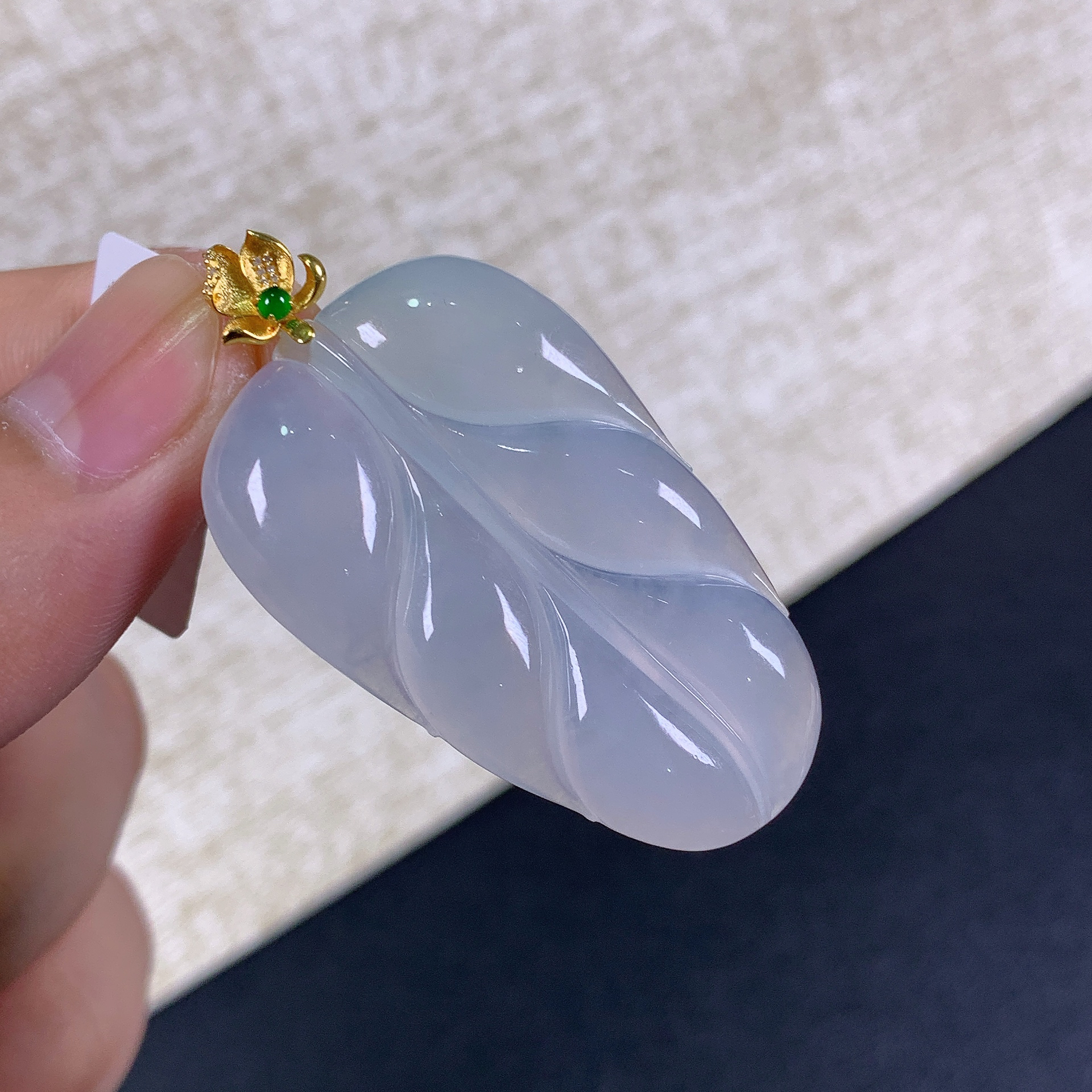 缅甸天然A货翡翠18k金镶嵌冰种胶润叶子吊坠48.7x26.6x5.4