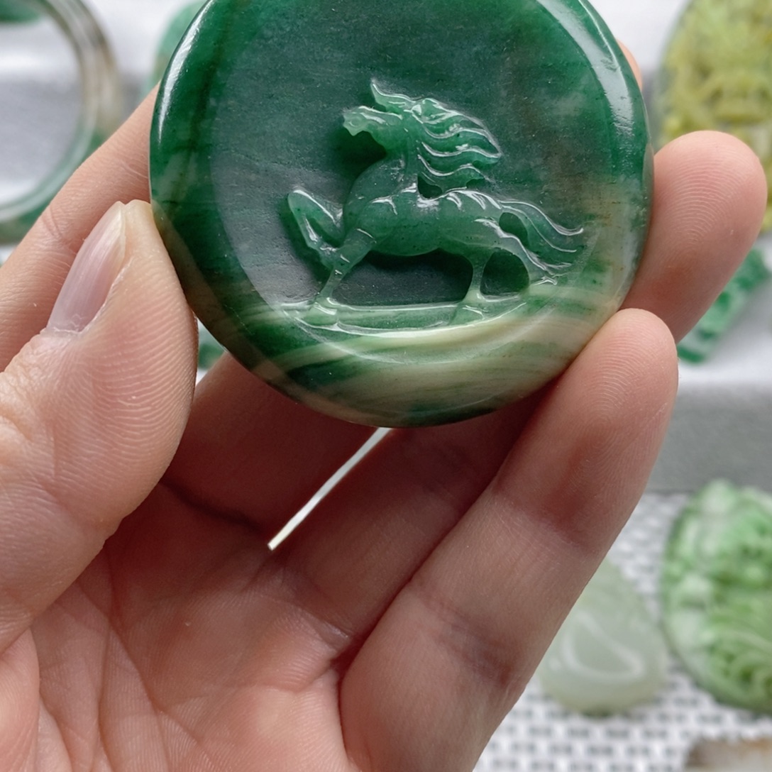 独山玉未镶嵌颈饰