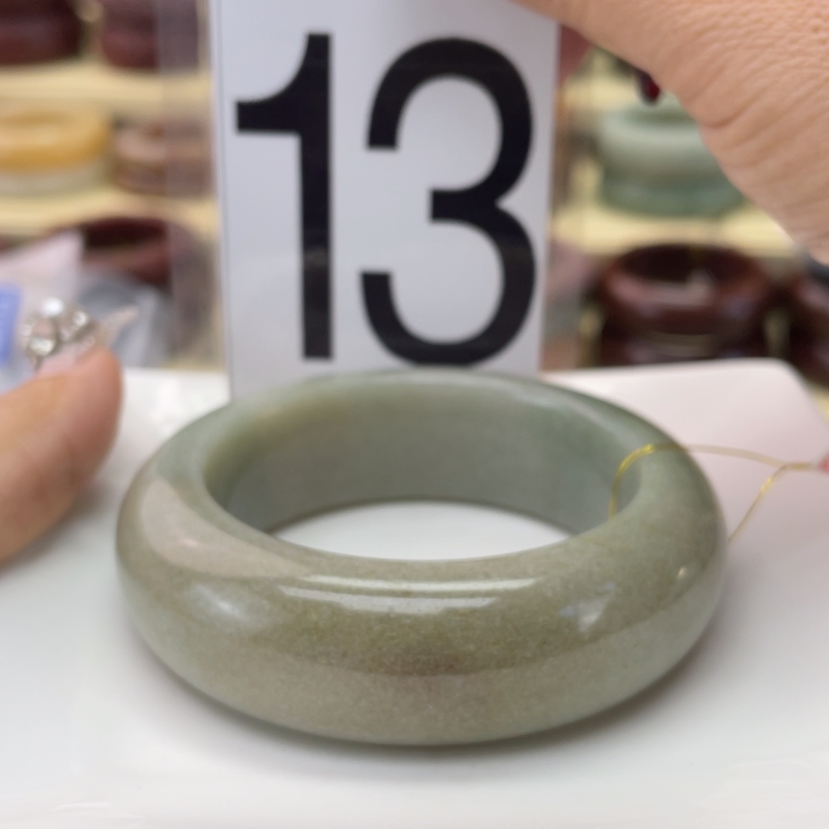 【闪购商品】石英质玉手镯未镶嵌