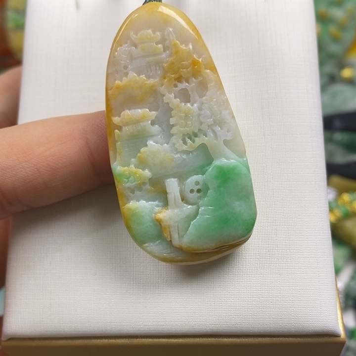 翡翠未镶嵌吊坠(赠链)