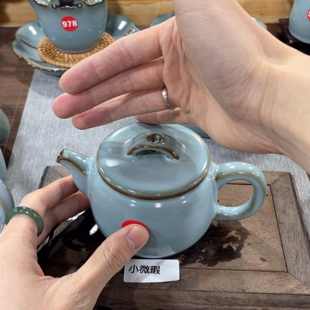 瓷片。。。。。。。。。。。。。。