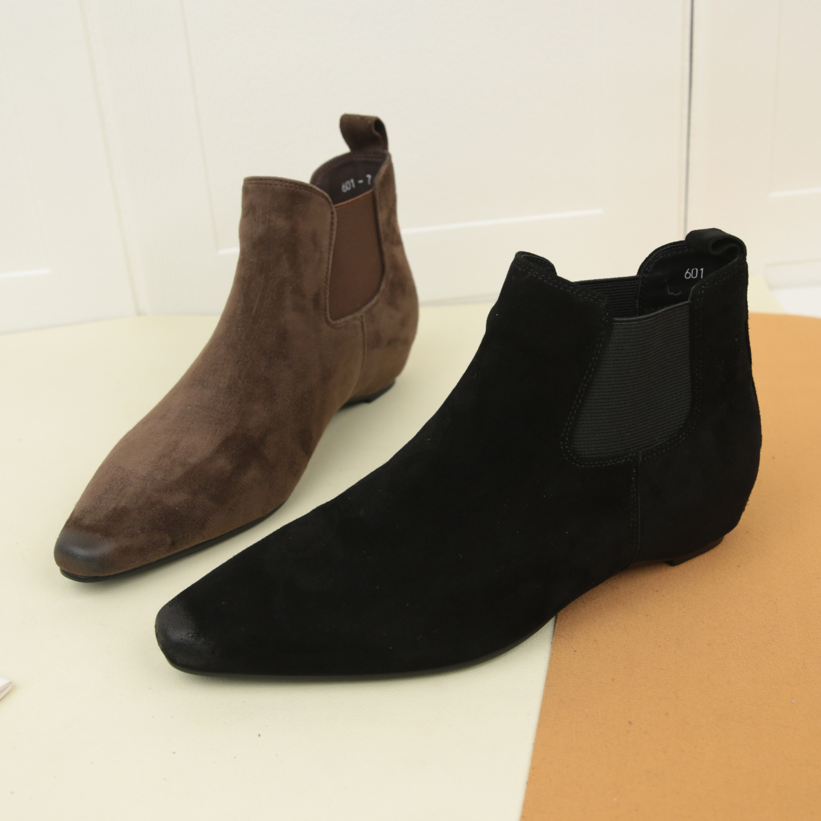 6085冬季新款小方头真皮加绒保暖短靴女内增高松紧一脚蹬平底踝靴