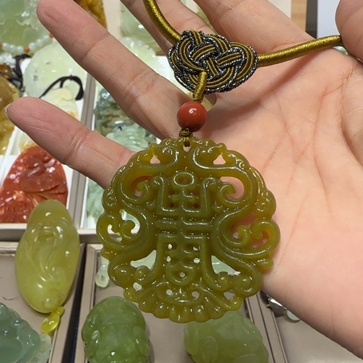 蛇纹石玉吊坠未镶嵌