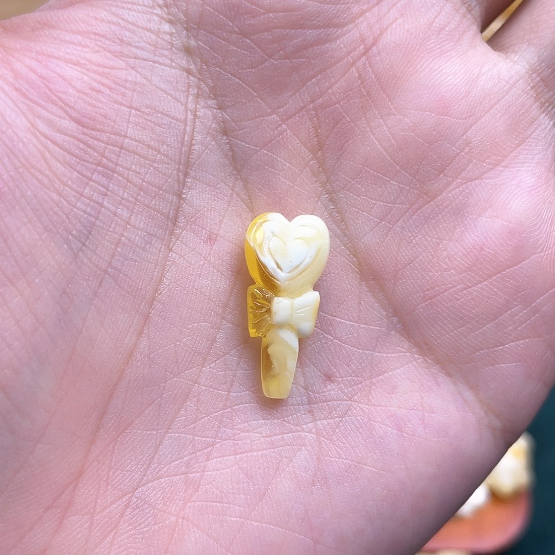 琥珀裸石未镶嵌蜜蜡