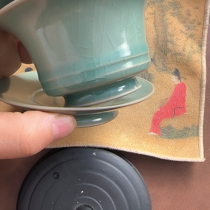 杯子青绿釉  卷足马蹄