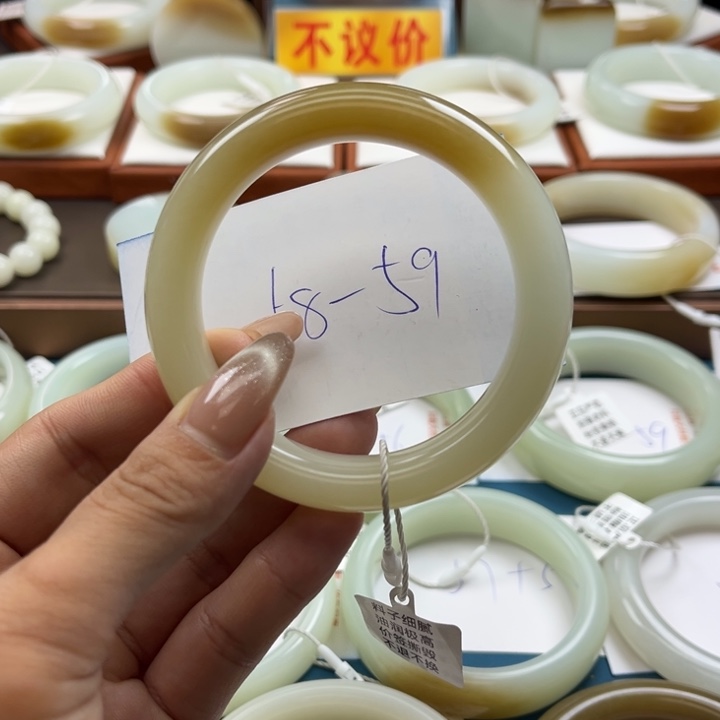 和田玉手镯未镶嵌