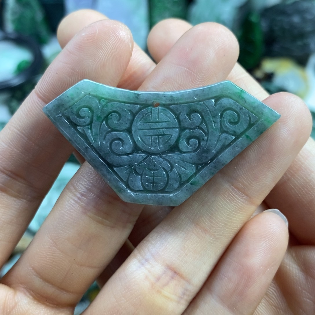 翡翠颈饰未镶嵌吊坠