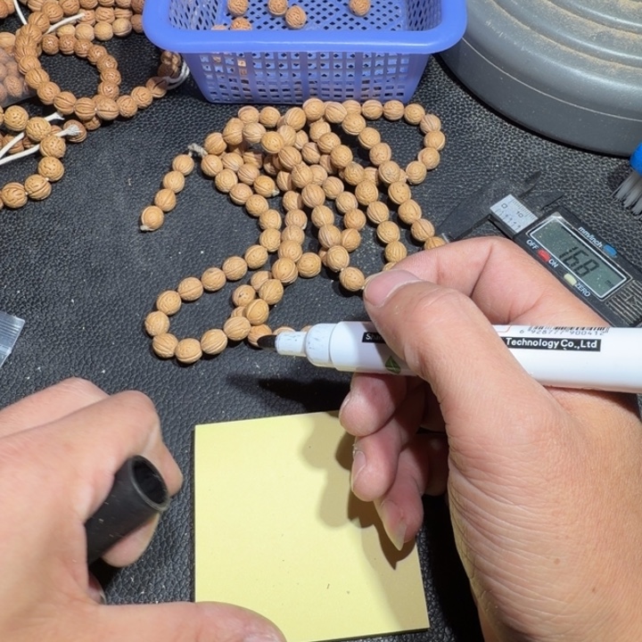 澤***…桃核吊坠野生小核桃17