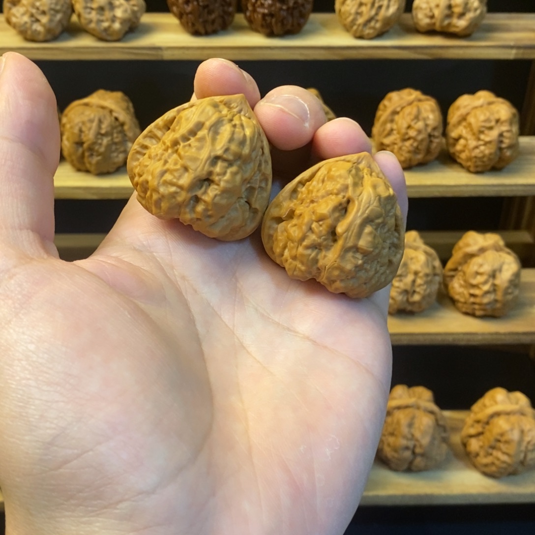 黑***哥桃核吊坠三角蛤蟆头40