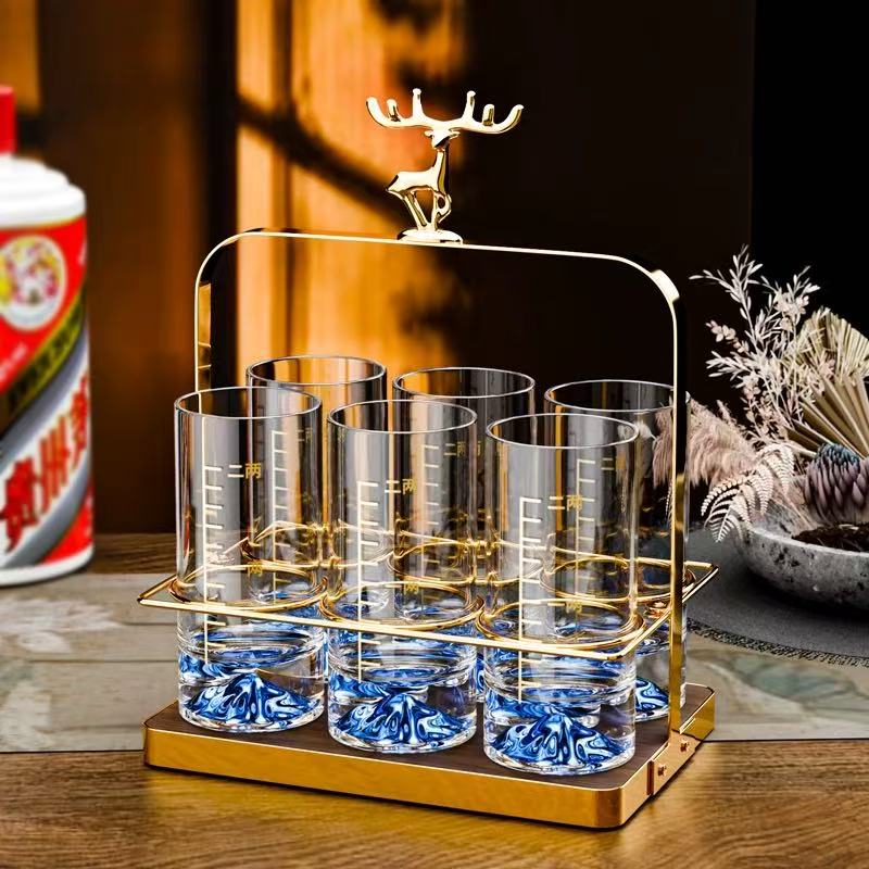高档金山二两白酒杯玻璃烈酒杯家用酒具蓝山刻度水晶白酒杯带杯架