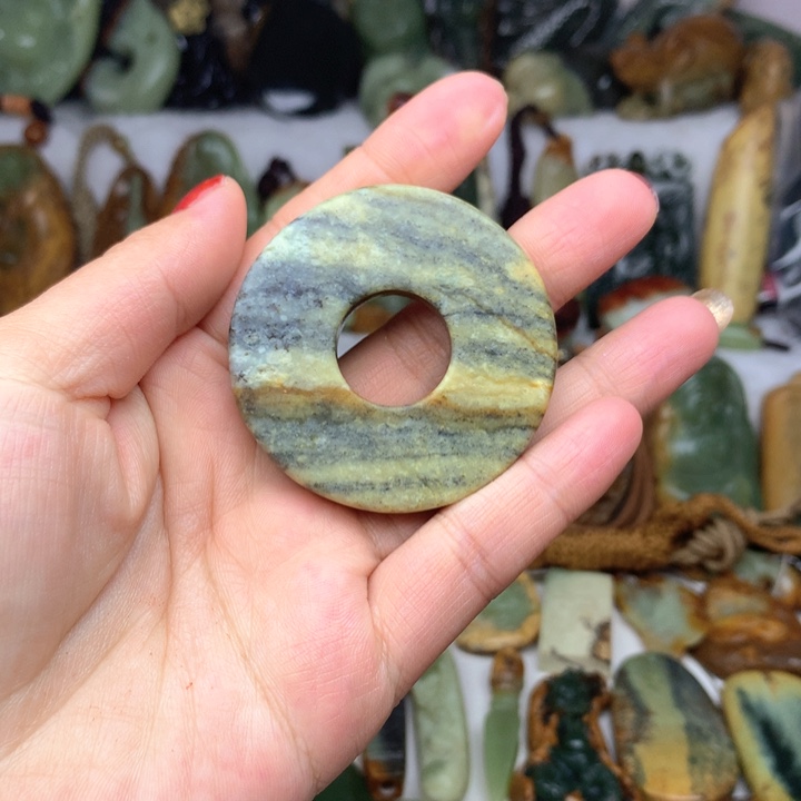 岫岩河磨玉（透闪石质玉）挂件未镶嵌