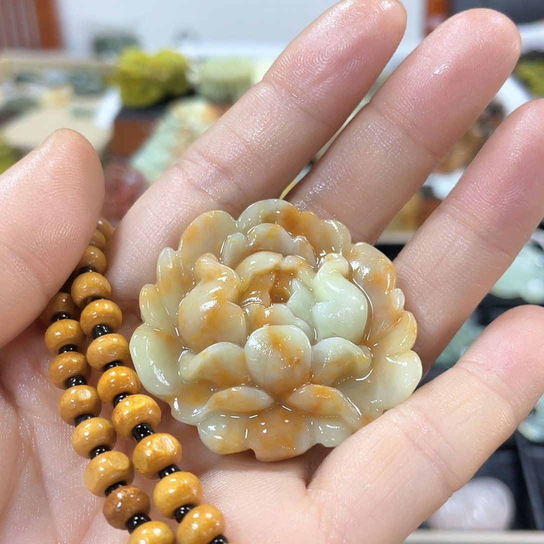 蛇纹石玉颈饰未镶嵌