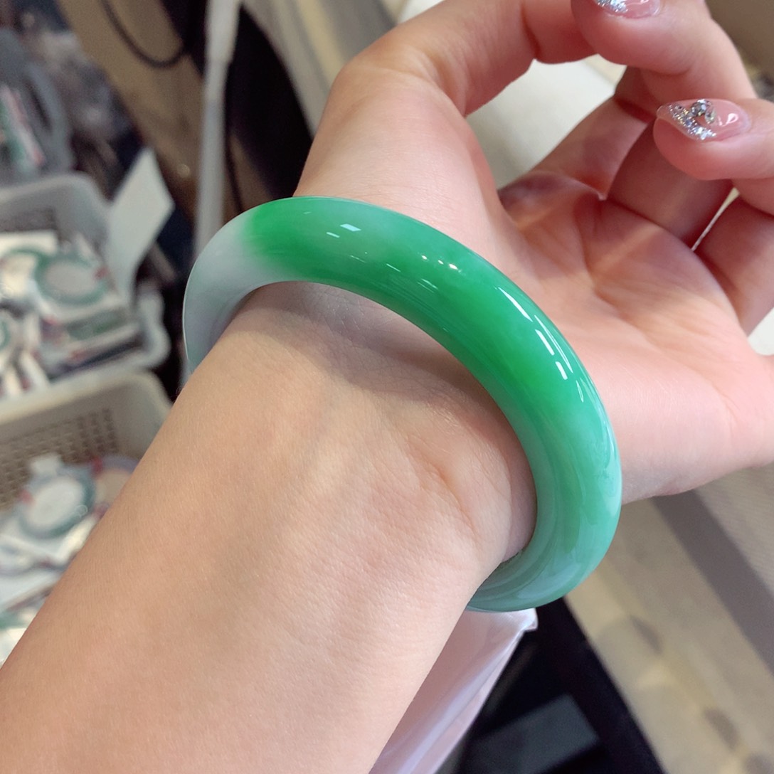 翡翠手镯未镶嵌8号正圈77