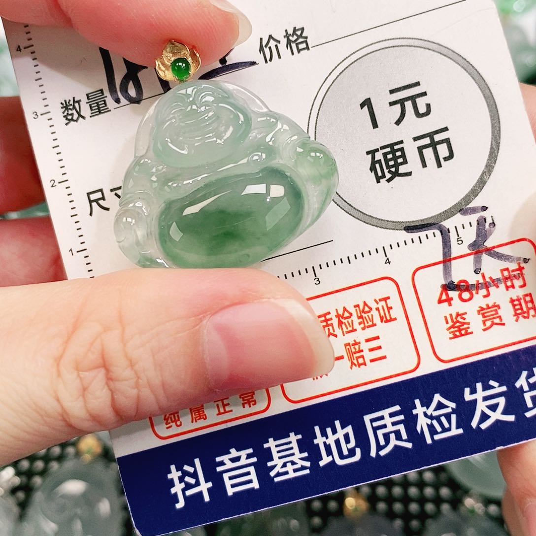 翡翠18K金镶嵌颈饰吊坠