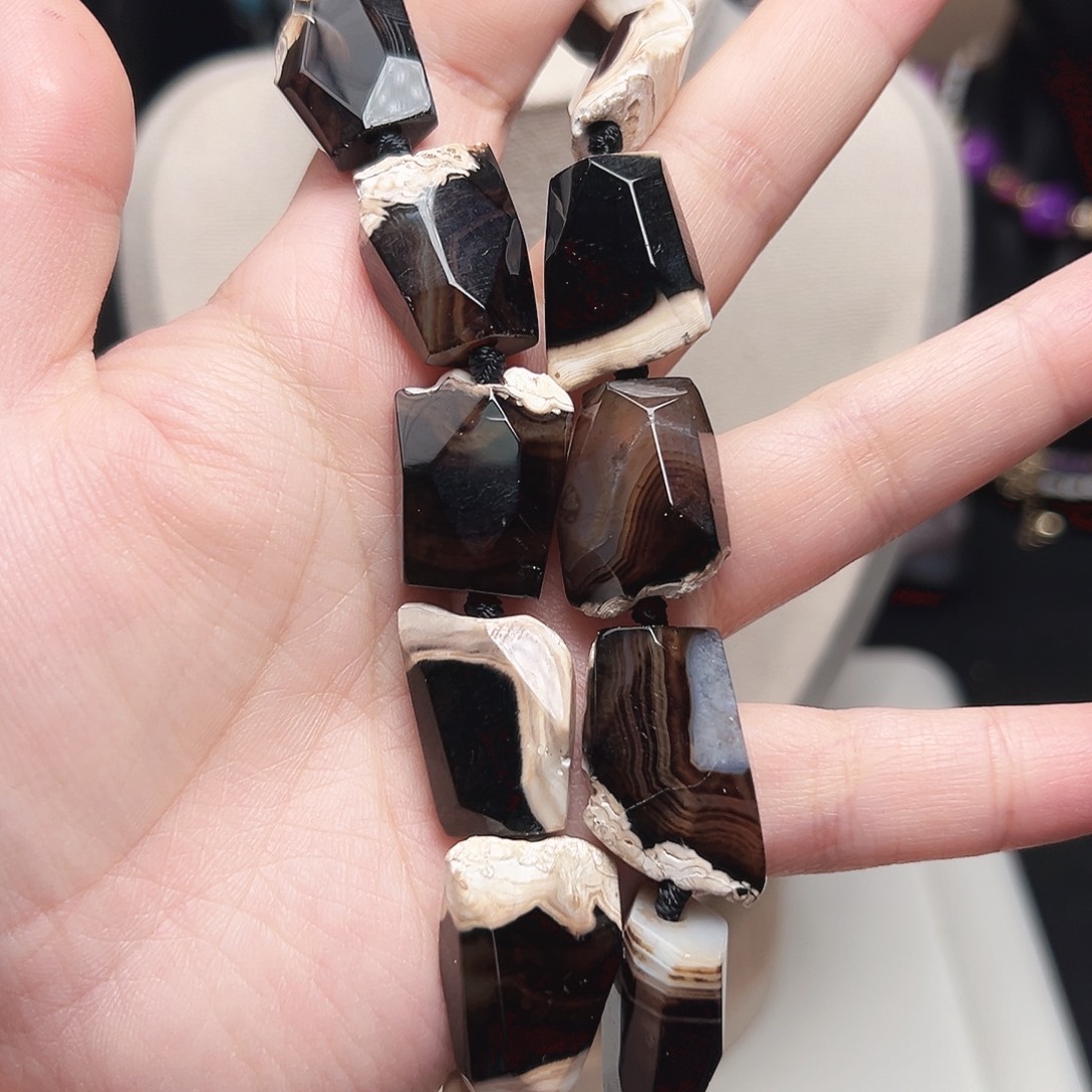 玛瑙/玉髓未镶嵌珠宝半成品r456可可蛋糕慕斯色随形玛瑙，拍二发一