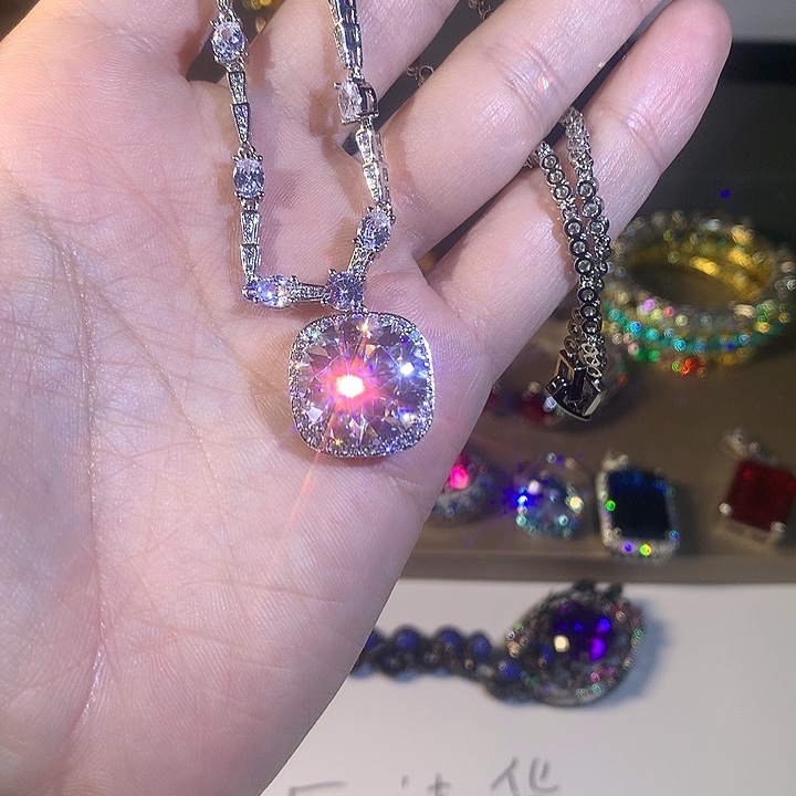 非金属25项链。             