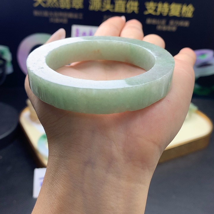 未镶嵌翡翠手镯定制翡翠