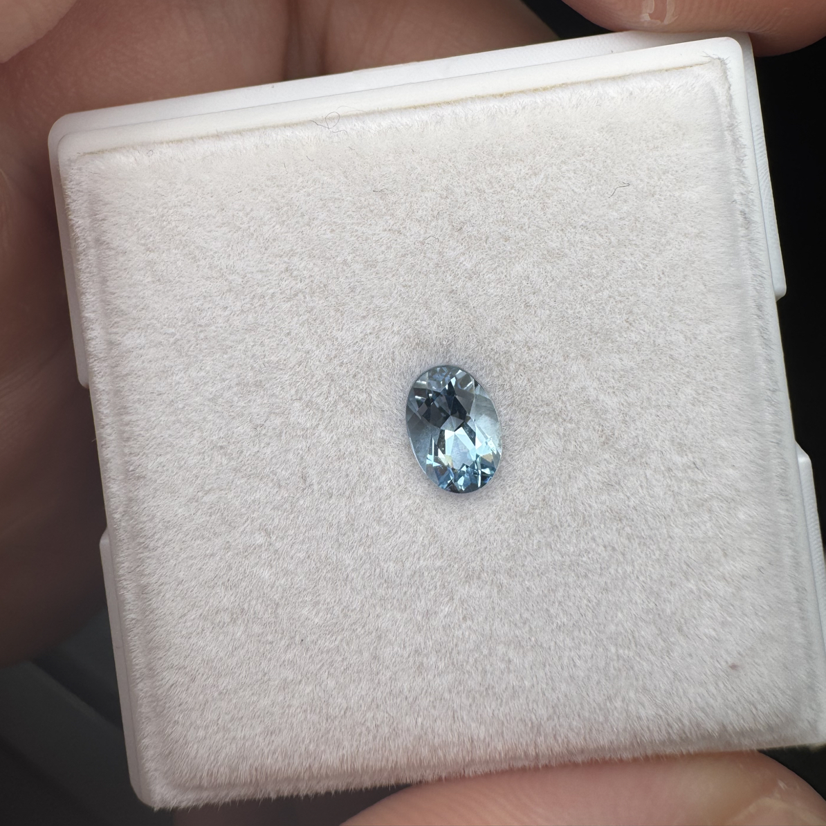 0.66ct天然海蓝宝冰透全干净亮色梦幻蓝爆闪