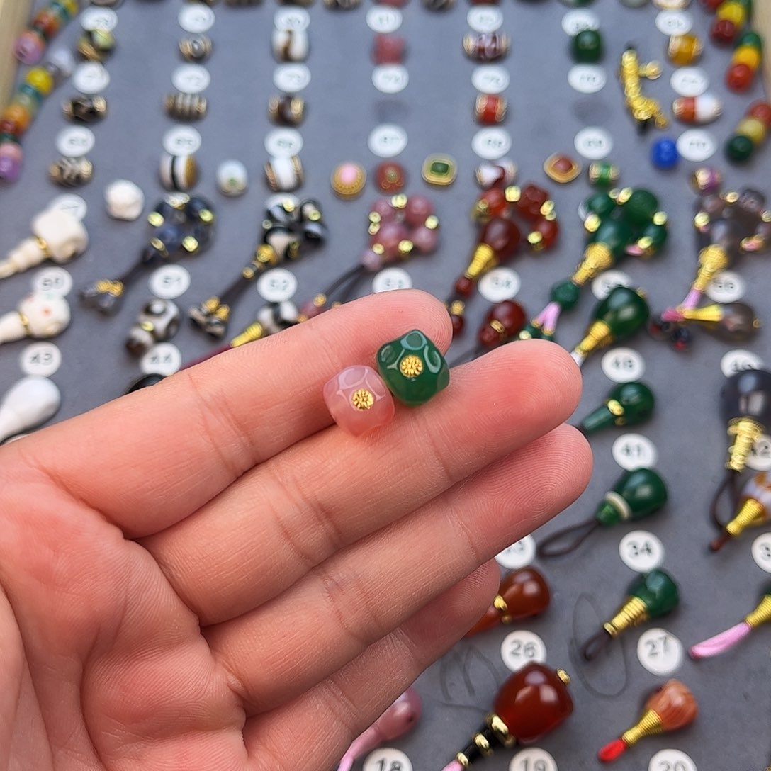 小***酥玛瑙/玉髓未镶嵌饰品