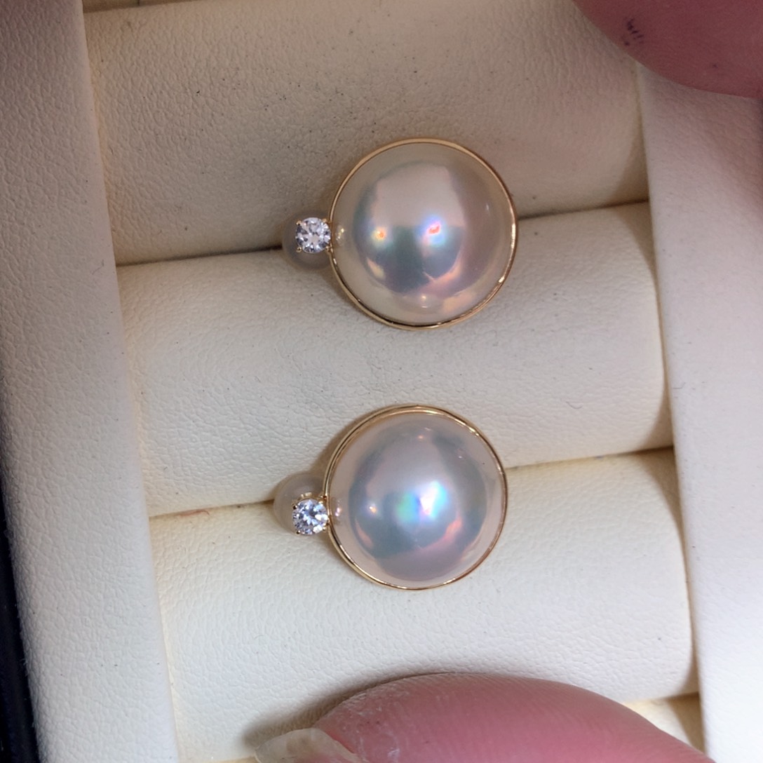 拼合珍珠（马贝珠）耳饰18K金镶嵌