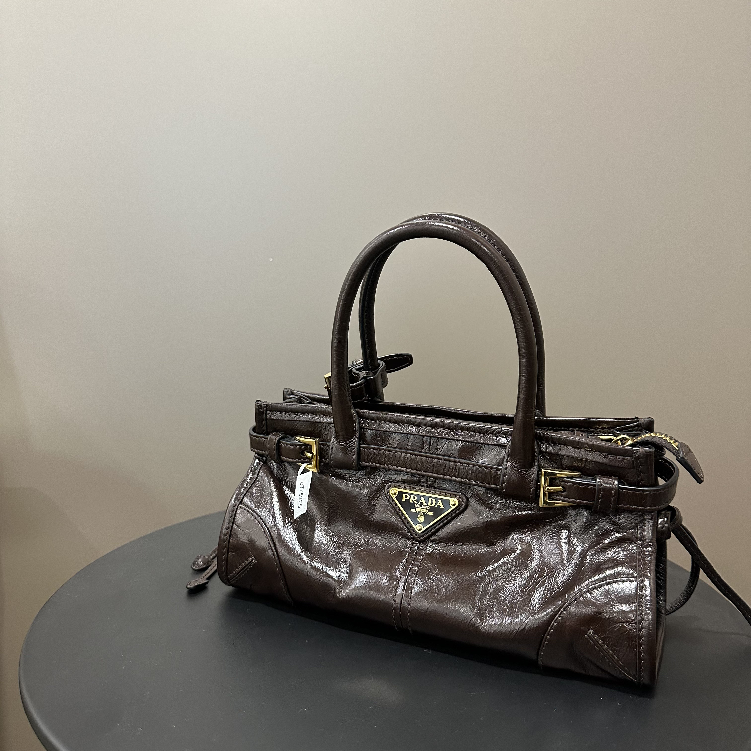 99新 Prada/普拉达 普拉达soft lux巧克力xs手提斜挎包/