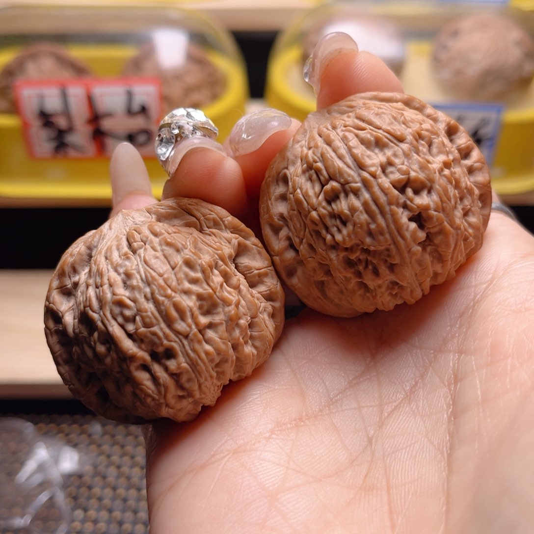 文玩核桃把件泥鳅背