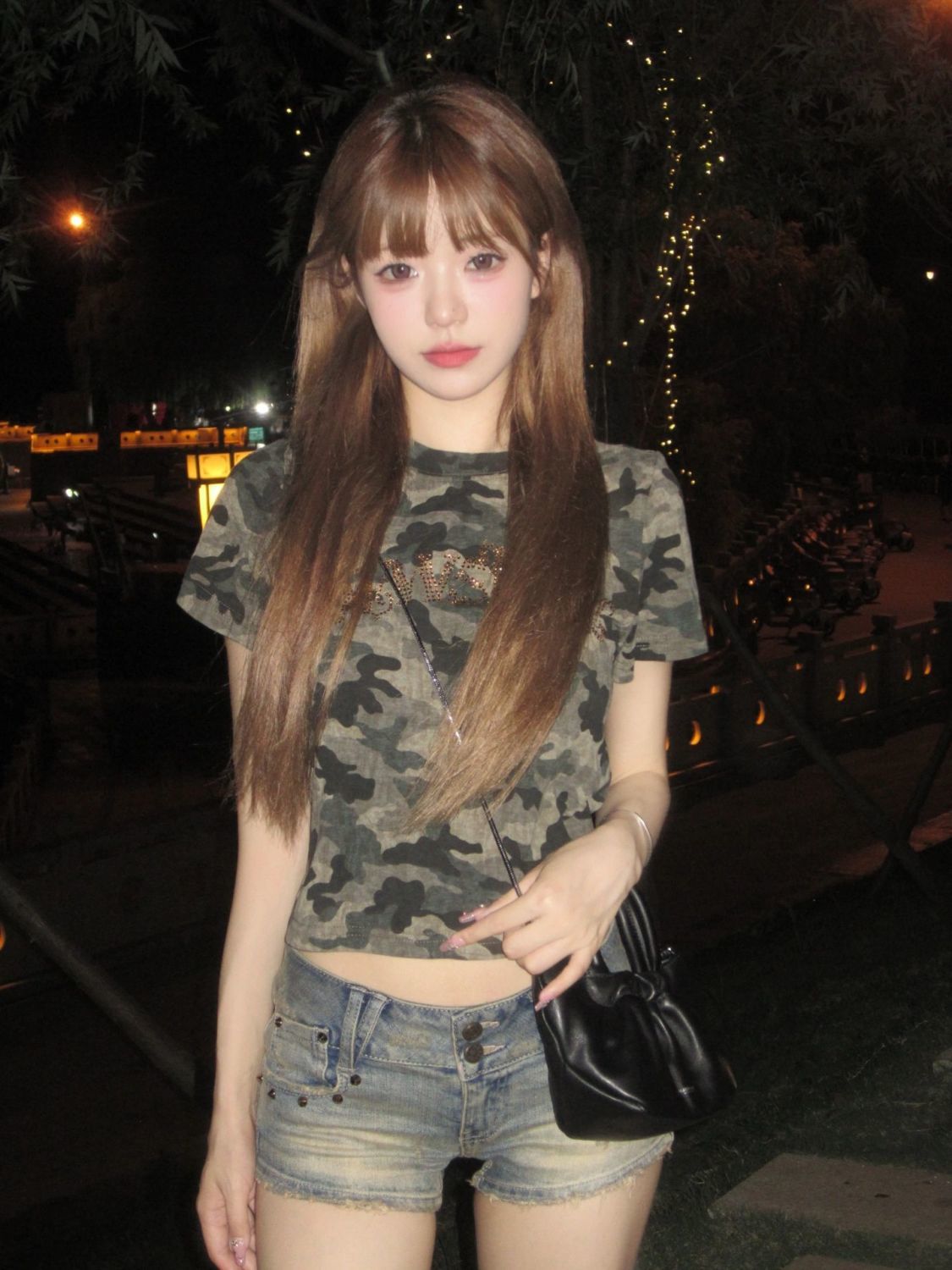 迷彩短袖T恤女2025夏季新款设计感烫钻字母短款修身显瘦上衣ins潮