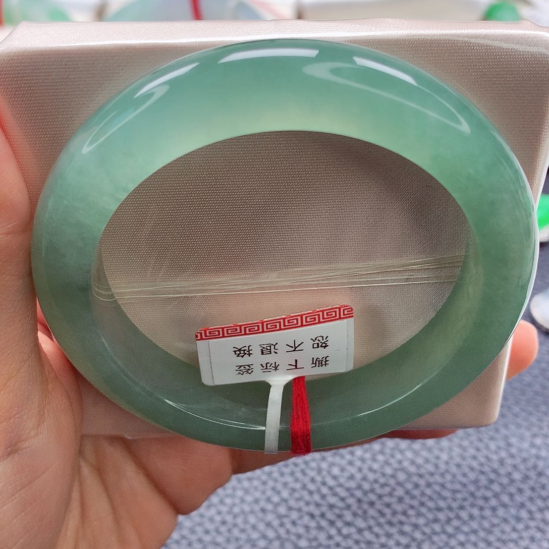 翡翠手镯未镶嵌53.8冰绿