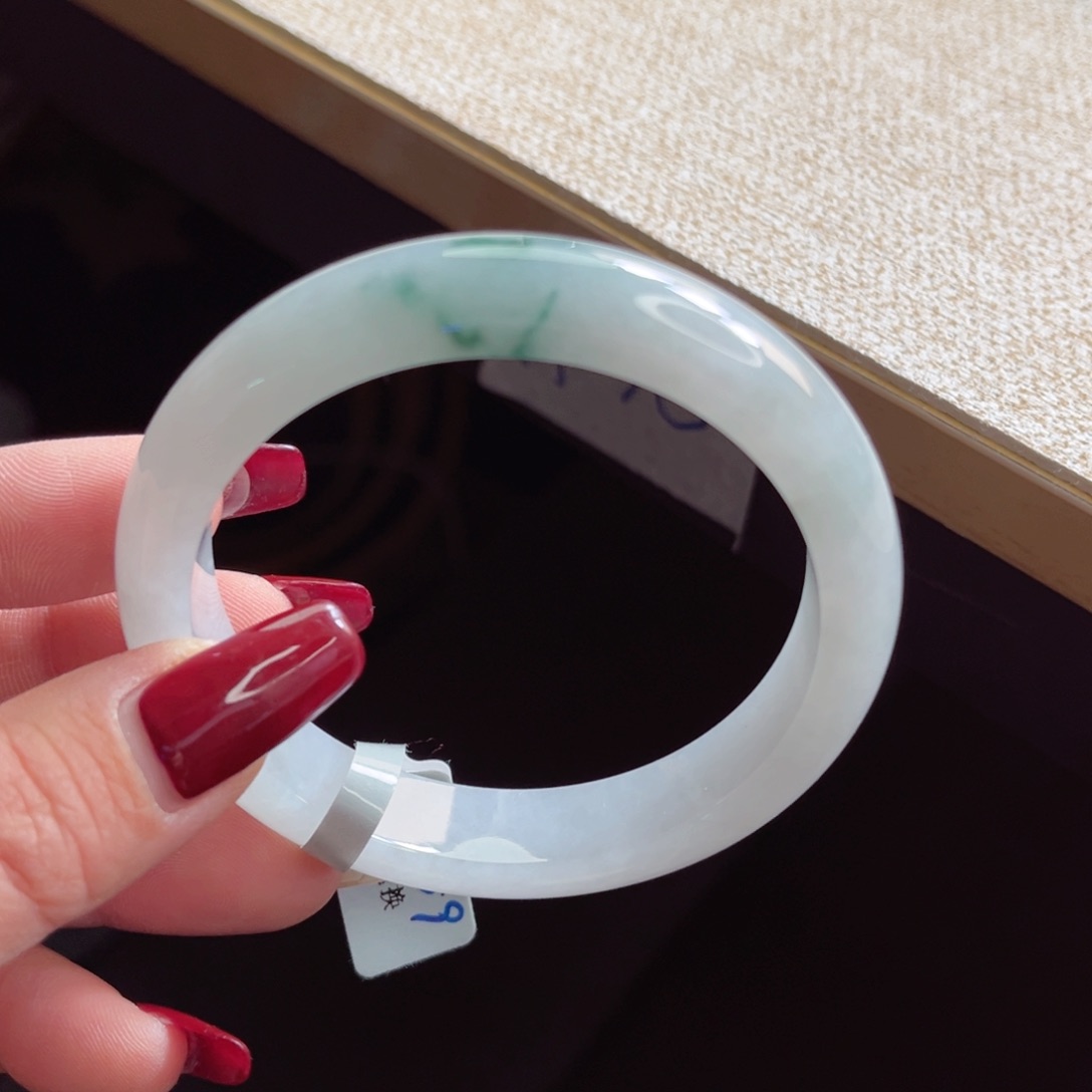 翡翠手镯未镶嵌手镯