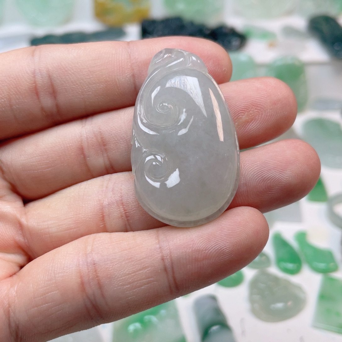 翡翠颈饰未镶嵌如意