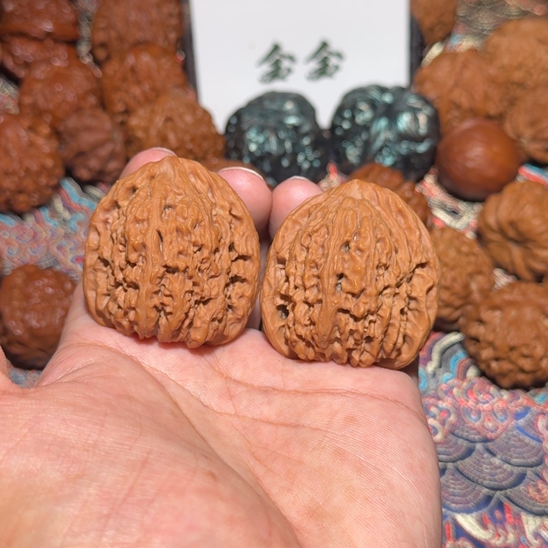 文玩核桃把件2146拉丝高炮南疆，尺寸40 41 42.5