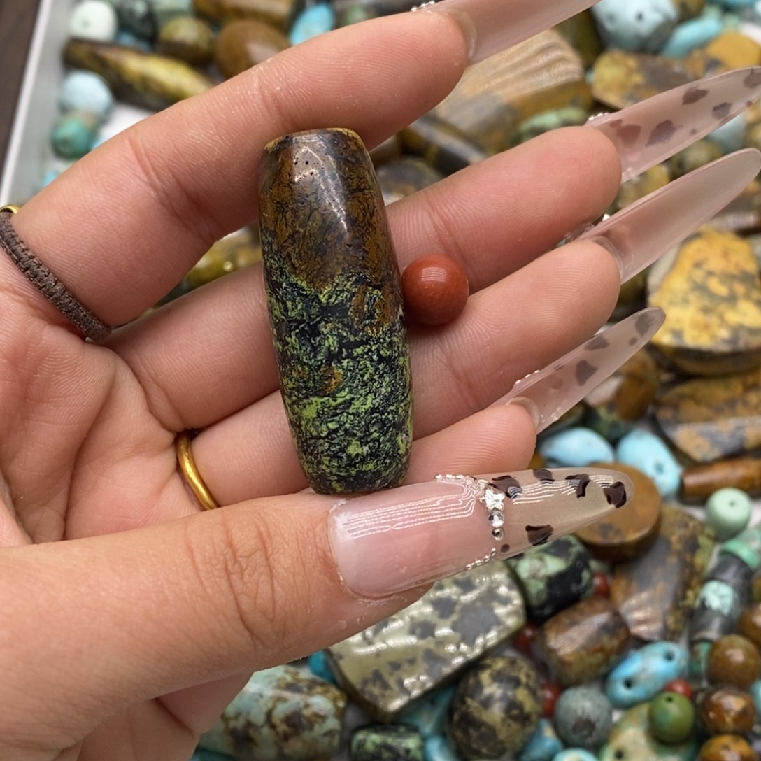 闲***步南红玛瑙未镶嵌珠宝奇石