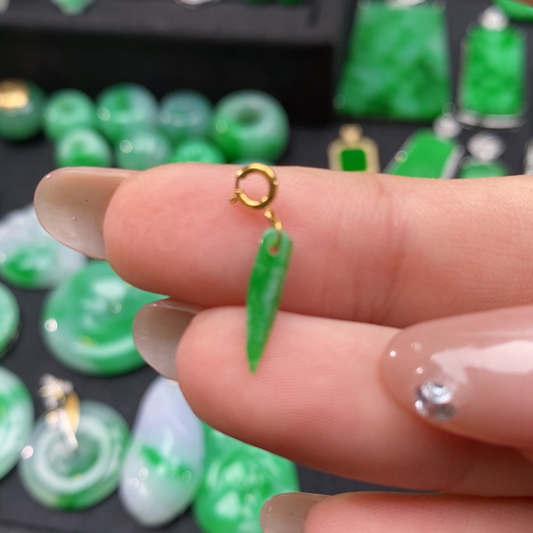 翡翠颈饰18K金镶嵌翡翠