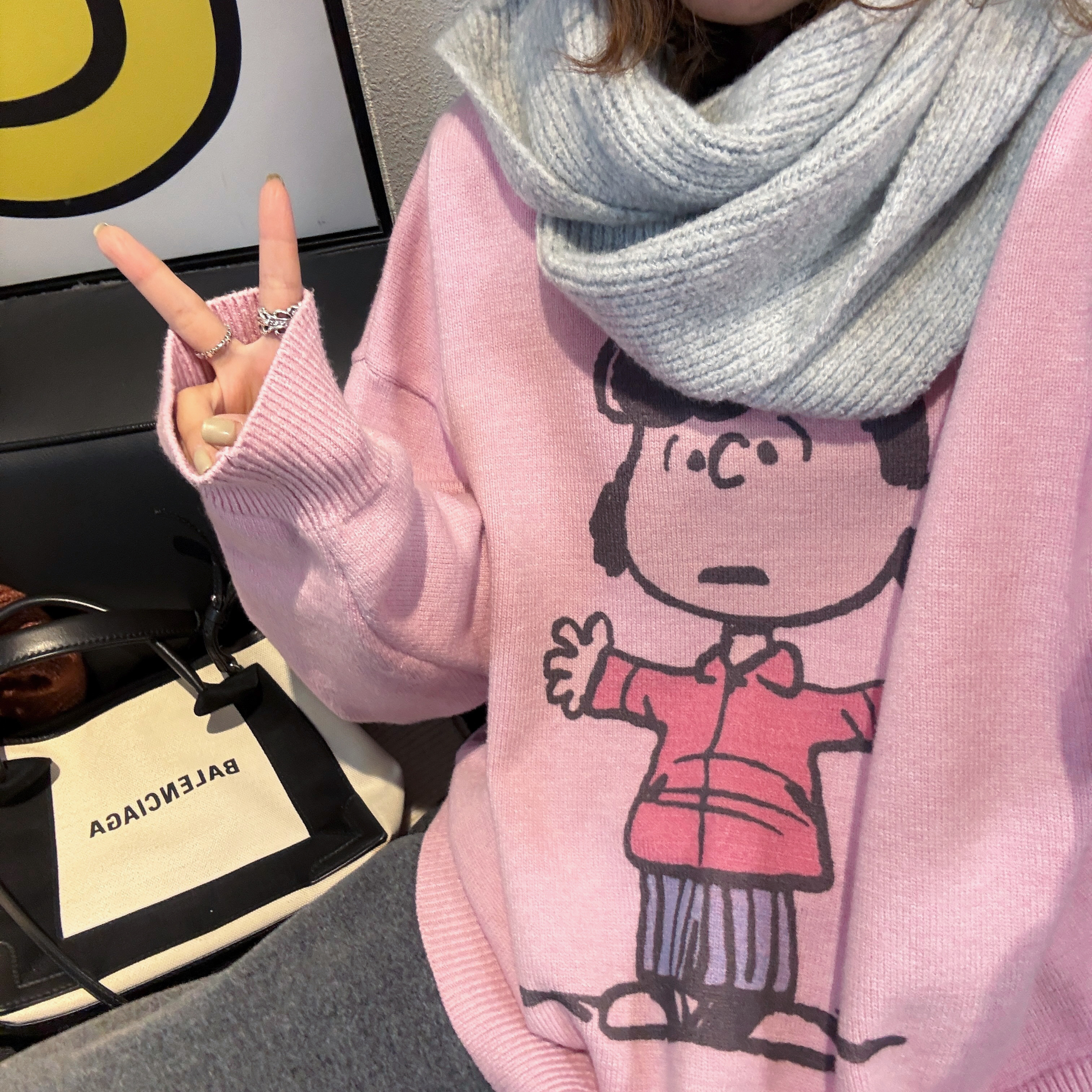 2025冬季新款超好看浅粉色卡通小女孩圆领毛衣女宽松显瘦减龄保暖