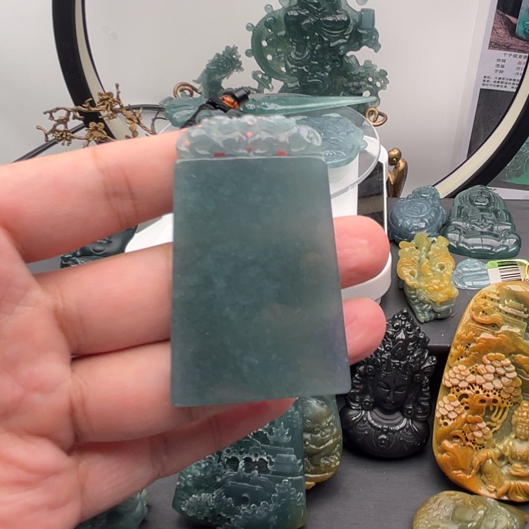 翡翠未镶嵌颈饰无事牌