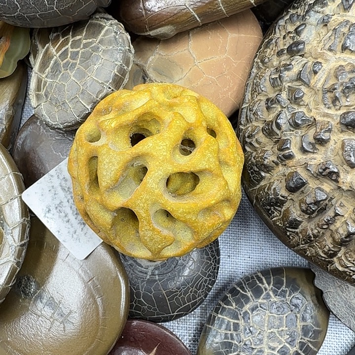 金***手石材龟纹石，玲珑石