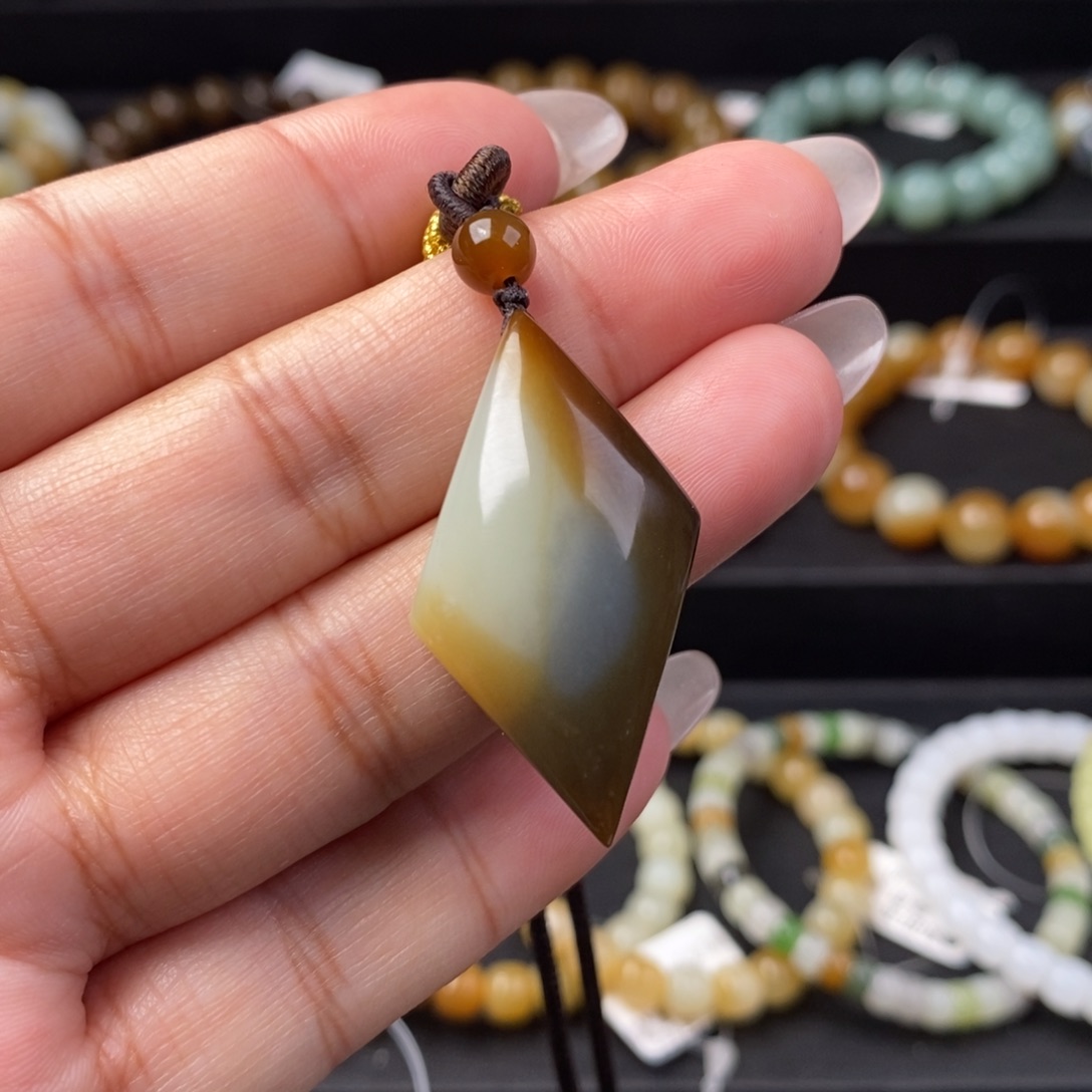 和田玉吊坠未镶嵌