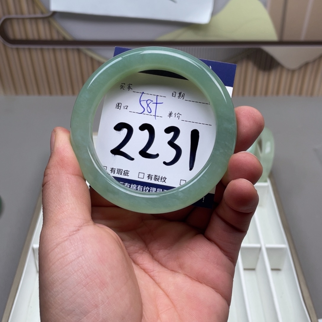 岫玉手镯手镯未镶嵌