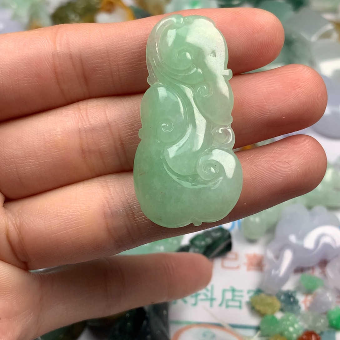 尚***制翡翠未镶嵌颈饰翡翠