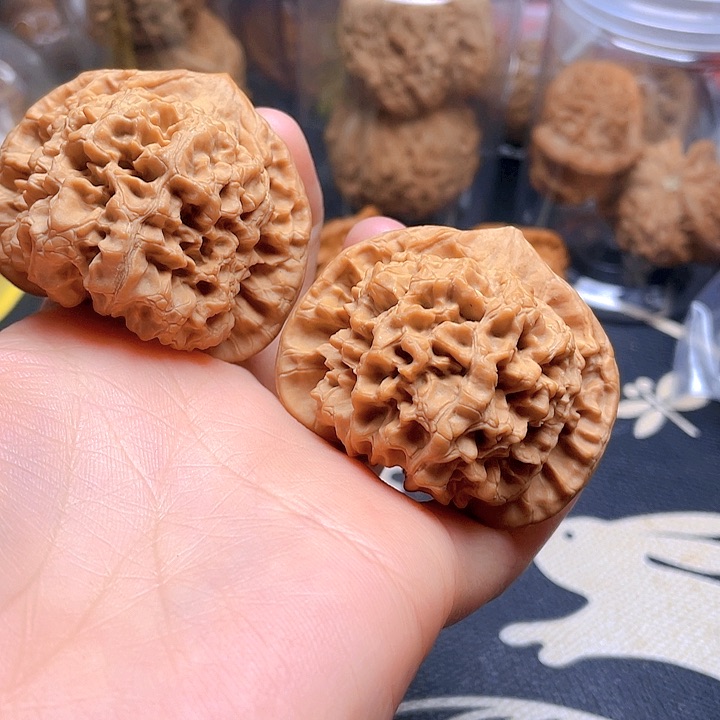 文玩核桃吊坠官帽一对