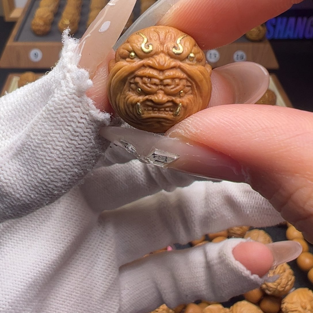 文玩核桃把件镶嵌款僧中僧17左右尺寸全品有正常封口线