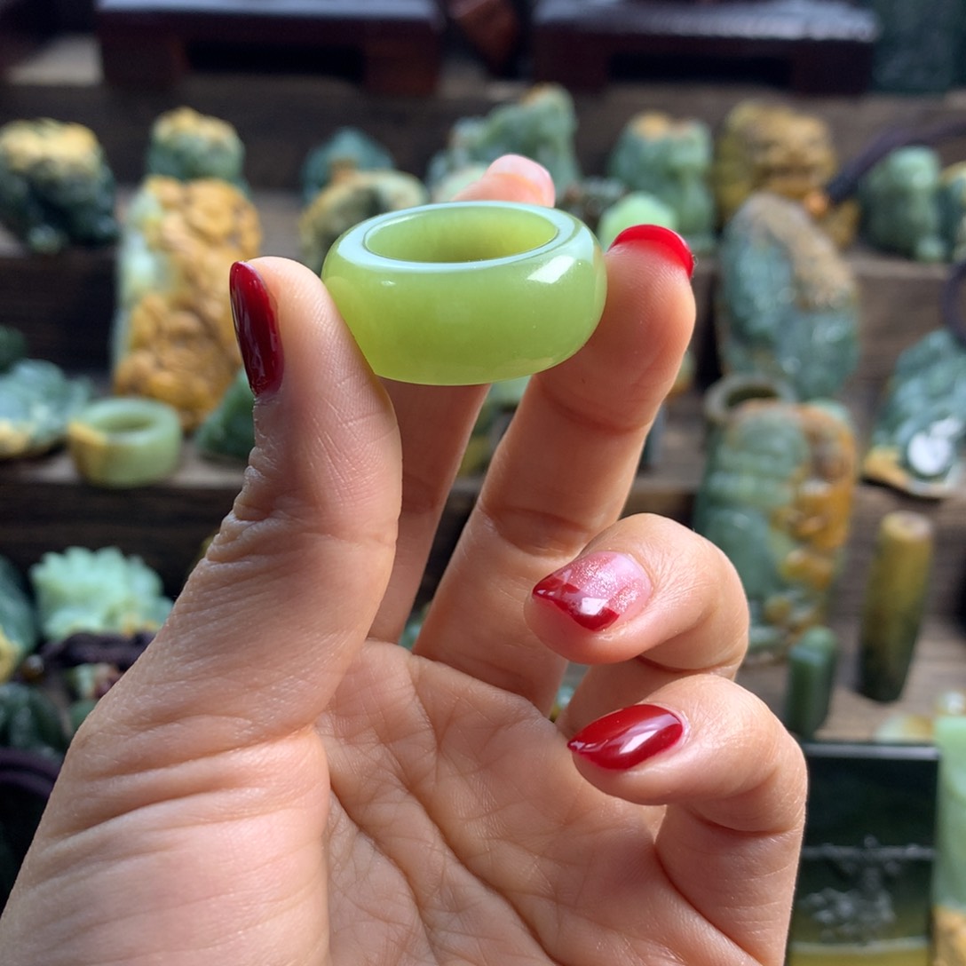 岫岩老玉（透闪石质玉）戒指未镶嵌晓*子