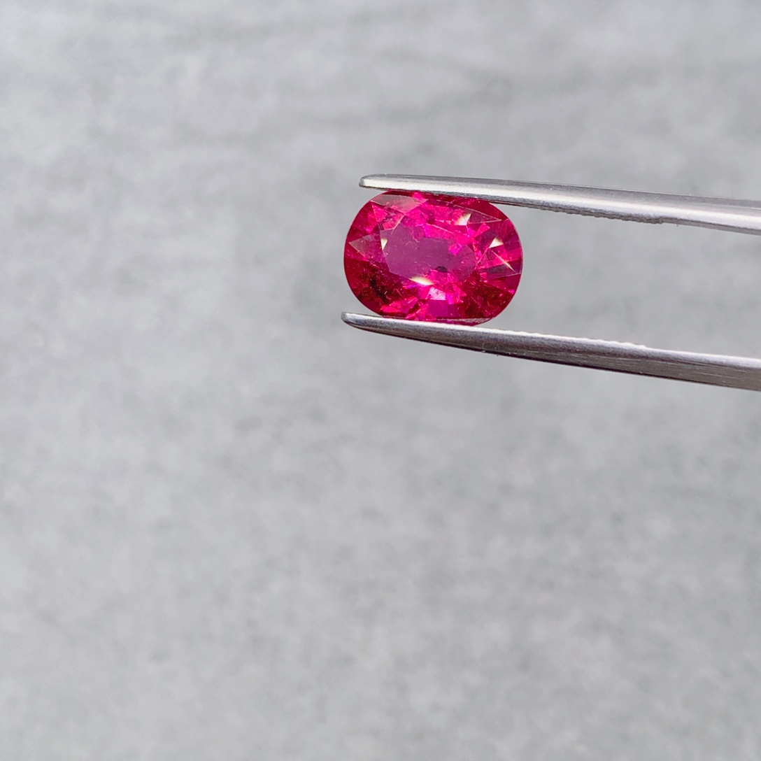 未镶嵌碧玺裸石3.8克拉克拉卢比来