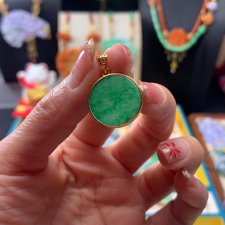 翡翠颈饰未镶嵌翡翠圆牌