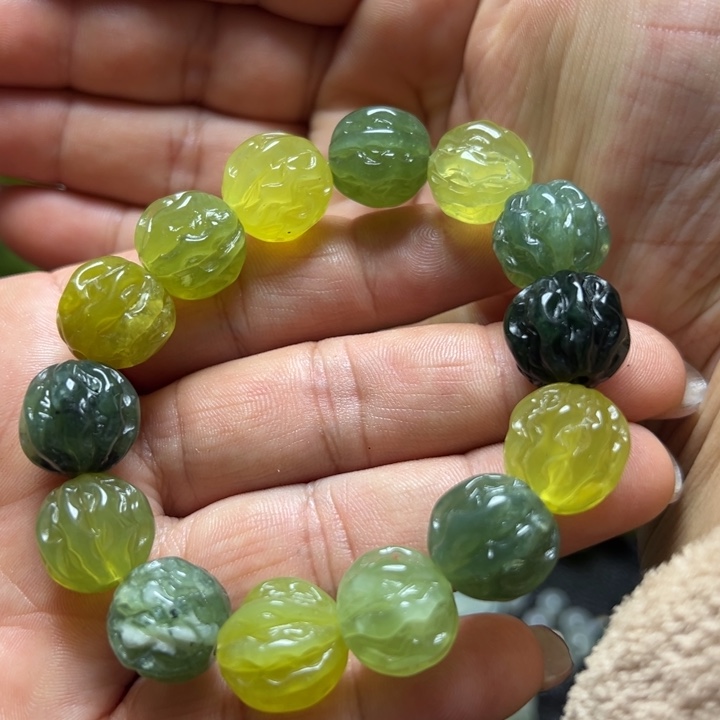 蛇纹石玉颈饰未镶嵌