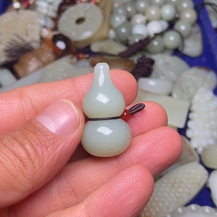 颈饰未镶嵌和田玉手***?